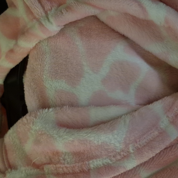 Fluffy Robe - Picture 2 of 4